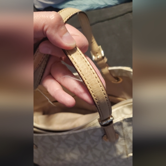 Michael Kors tote - Picture 6 of 8